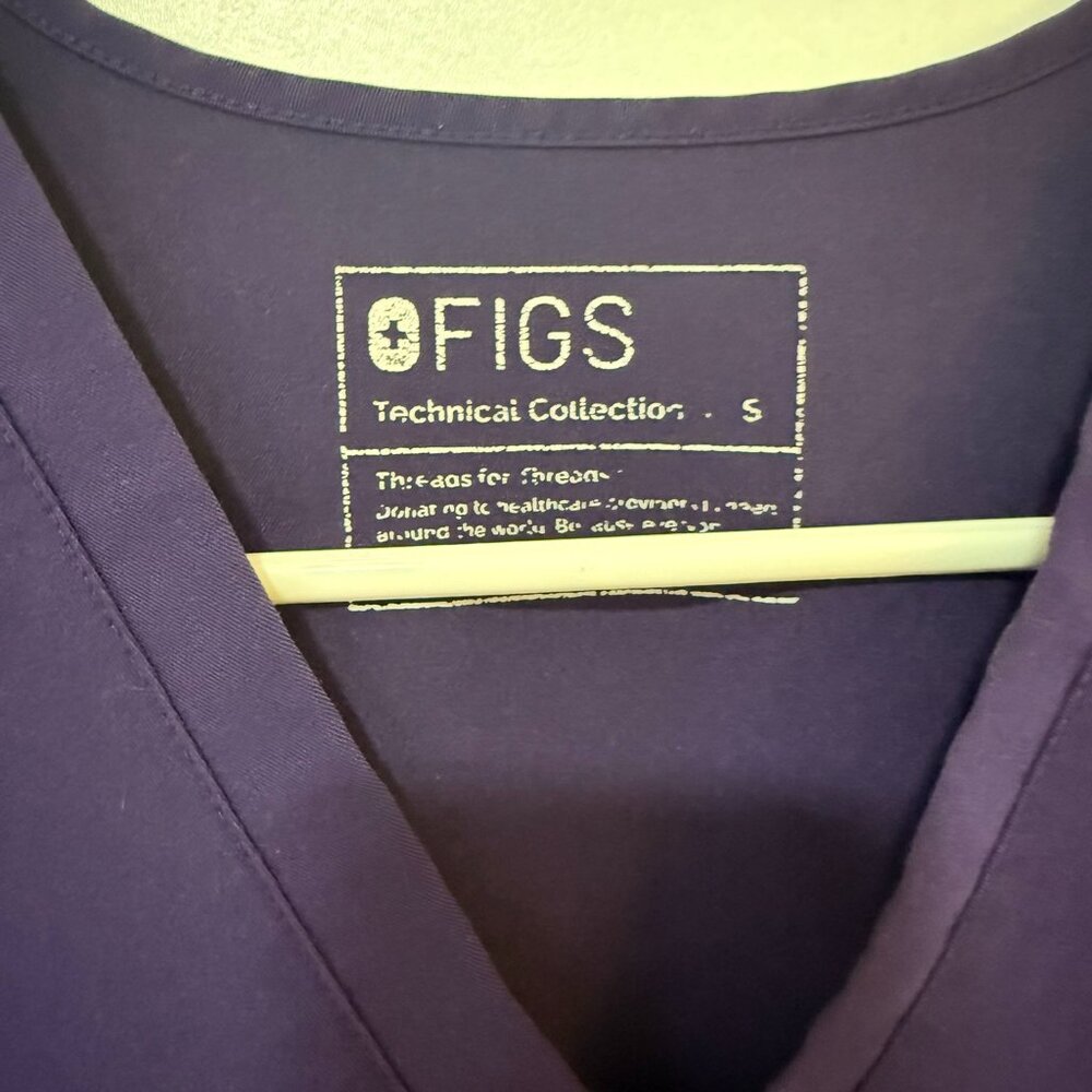 FIGS Purple Jam Catarina™ - One-Pocket Scrub Top - Picture 2 of 2
